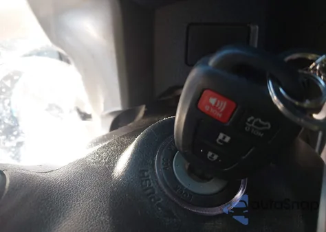 2016 Toyota Rav4 Xle z USA, uszkodzony, nr VIN 2T3WFREV5GW277976